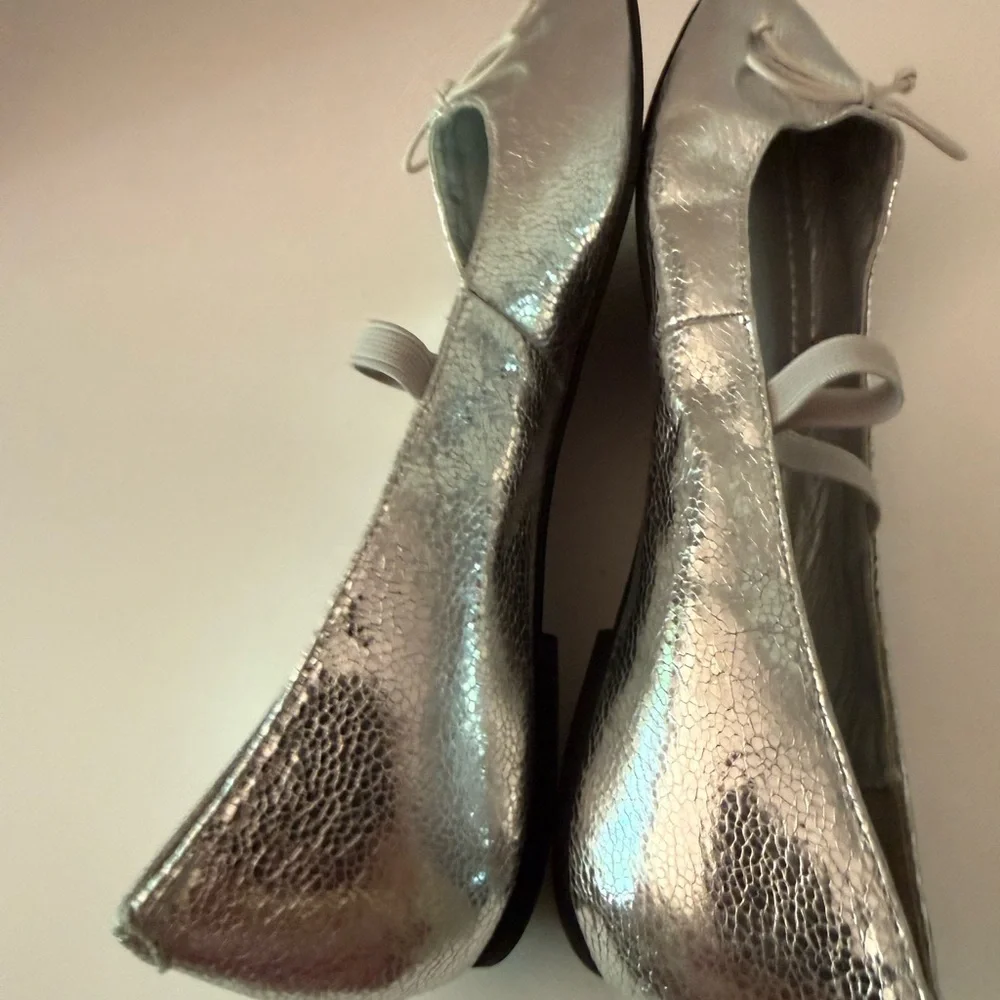 Kenneth Cole Silver Metallic Ballet Flats with Bow Women’s 8 NEW